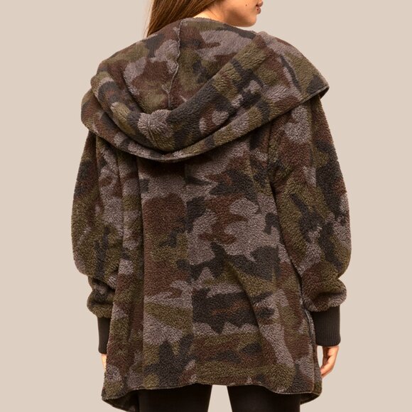 NEW Boutique Hooded Camo Teddy Jacket Cozy Sherpa Fleece Weekend Furry Soft Warm - Picture 3 of 8